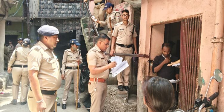 पुलिस का व्यापक सत्यापन अभियान, 82 पर कार्रवाई, 16 मकान मालिकों के कटे 1.60 लाख के चालान 