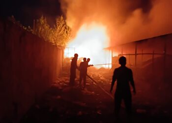 पॉलीमर फैक्ट्री में भीषण आग, टली बड़ी तबाही