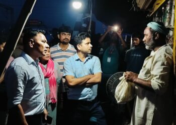 अतिक्रमण और चोरी की सामग्री के धंधे पर चला प्रशासन का डंडा, प्रतिष्ठान सील, एफआईआर दर्ज