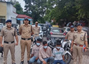 हल्द्वानी में बाईक चोरी की वारदातें सुलझीं, तीन गिरफ्तार, चोरी की गई मोटरसाइकिलें बरामद