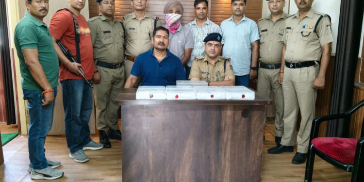 एसटीएफ का खुलासा: अवैध ऑटोमैटिक पिस्टल के साथ अंतरराज्यीय तस्कर गिरफ्तार