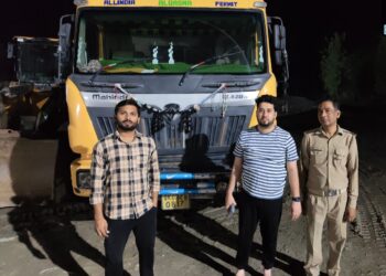 अवैध खनन माफियाओं पर डीएम का चाबुक, पोकलैंड-डंपर-जेसीबी समेत कई वाहन जब्त