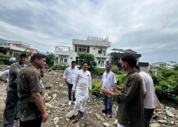 देवखड़ी नाले में बने 13 चेक डैम से मिलेगी बरसात के नुकसान से राहत, महापौर ने किया निरीक्षण, जनता ने जताया आभार