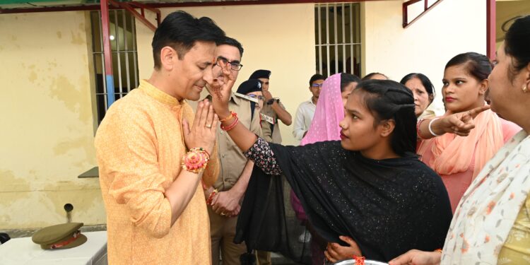 धराली आपदा पीड़ितों के साथ सरकार, मुख्यमंत्री धामी की दो बड़ी घोषणाएं