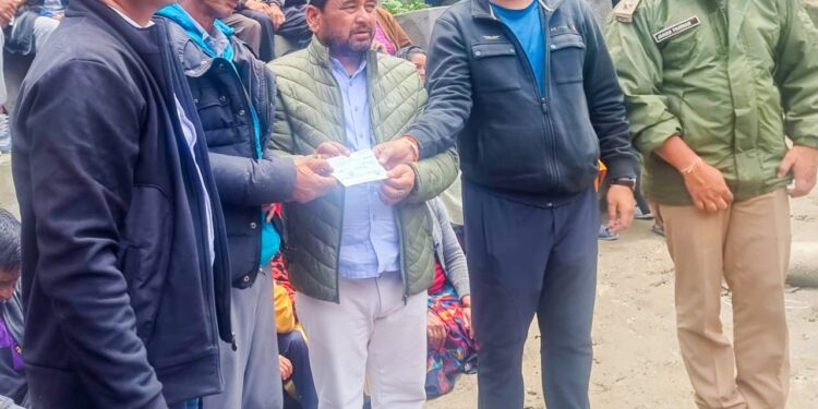 धराली आपदा पीड़ितों को मिली राहत, 98 परिवारों को पाँच-पाँच लाख की सहायता