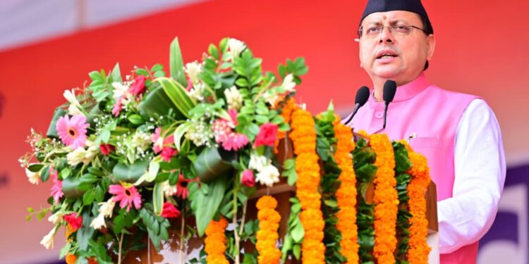 79वें स्वतंत्रता दिवस पर परेड ग्राउंड में तिरंगा फहराया, मुख्यमंत्री धामी ने की राज्यहित में बड़ी घोषणाएं