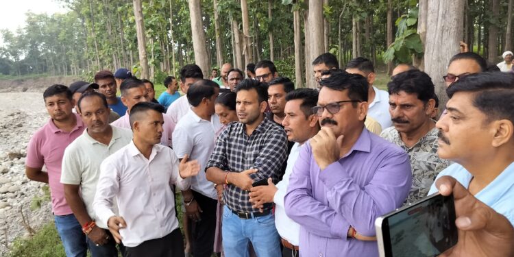 नंधौर नदी में बढ़ते कटाव पर प्रशासन सख्त, एसडीएम ने प्रभावित क्षेत्रों का किया निरीक्षण