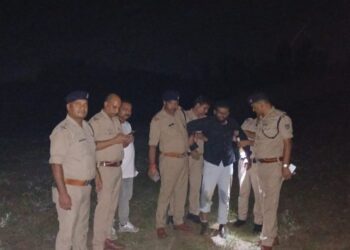 मुठभेड़ : हिस्ट्रीशीटर पुलिस की जवाबी कार्रवाई में घायल