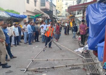 हल्द्वानी में चला अतिक्रमण पर प्रशासनिक डंडा, तीन ट्रॉली सामान जब्त, चालान