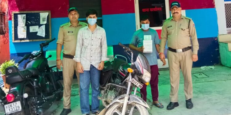 नशीले कैप्सूल के साथ तस्कर व मेडिकल संचालक गिरफ्तार