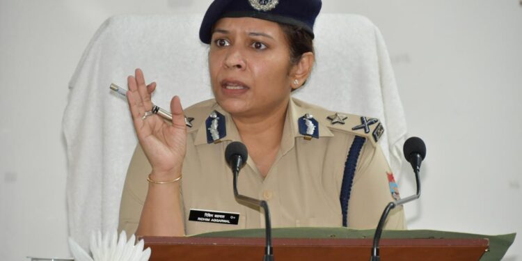 आईजी रिद्धिम अग्रवाल ने दी अधीनस्थों को चेतावनी, लापरवाह थाना प्रभारी अब नहीं बचेंगे, 24 घंटे में हो सकता है निलंबन