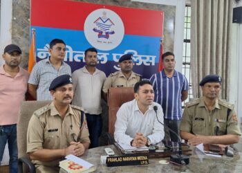 नकल माफियाओं पर बड़ी कार्रवाई: गैंग सरगना समेत 9 गिरफ्तार, लैपटॉप और मोबाइल बरामद