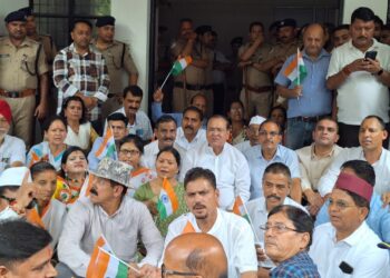 धरना प्रदर्शन: नैनीताल जिला पंचायत चुनाव विवाद पर गरजी कांग्रेस