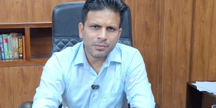 दमुवाढूंगा में भूमि सर्वेक्षण शुरू, नए निर्माण व अतिक्रमण पर सख्त रोक