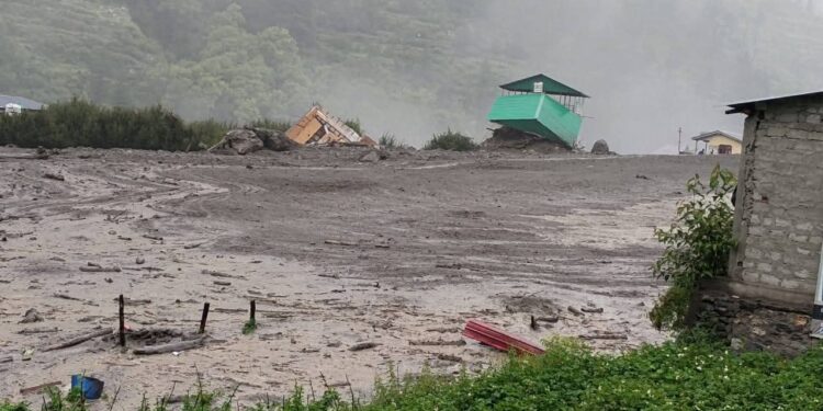 धराली में बादल फटने से तबाही, खीर गाड़ में उफान से मचा हड़कंप, SDRF और सेना राहत में जुटी