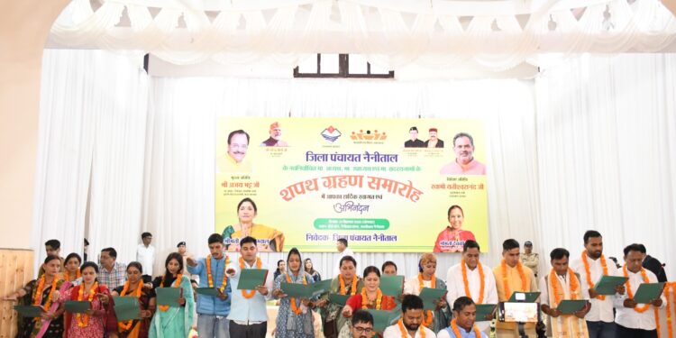 नैनीताल में जिला पंचायत अध्यक्ष-उपाध्यक्ष एवं सदस्यों का शपथ ग्रहण समारोह संपन्न