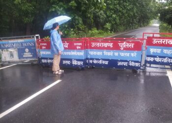 भारी बारिश से नदी-नालों का जलस्तर उफान पर, पुलिस ने जारी की सतर्कता अपील