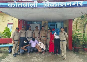 किराए के मकान में जिस्मफ़रोशी का धंधा बेनक़ाब, छापेमारी में 5 गिरफ्तार, मुख्य सरगना फरार