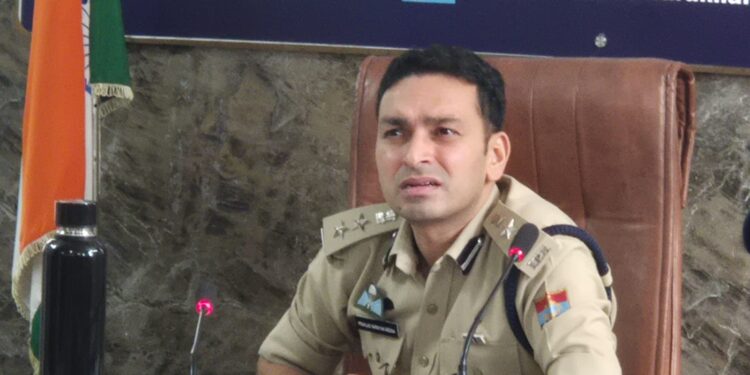 एसएसपी नैनीताल का सख्त रुख, विवेचना में लापरवाही पर दो निलंबित, दो लाइन हाजिर