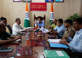 पंतनगर एयरपोर्ट विस्तारीकरण कार्यों में तेजी लाने के निर्देश, जिलाधिकारी ने की समीक्षा बैठक