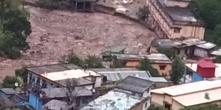 चमोली में आपदा: नंदानगर में कई भवन क्षतिग्रस्त, पांच लोग लापता