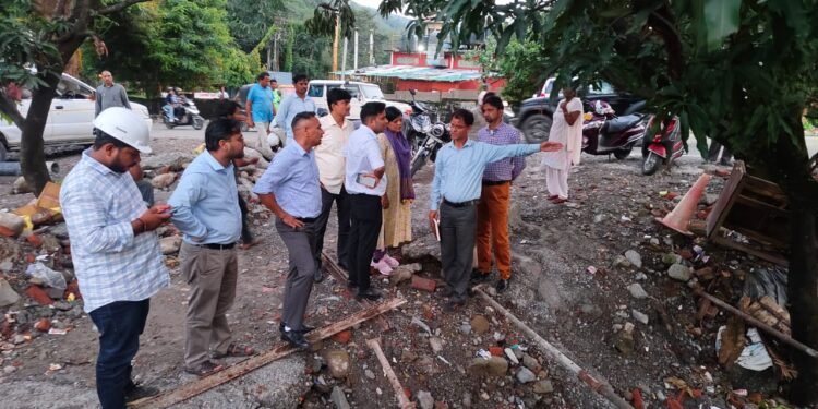 गौला पुल मार्ग होगा अतिक्रमण मुक्त, तेज़ी से बन रही सुरक्षा दीवार और नई चार लेन सड़क