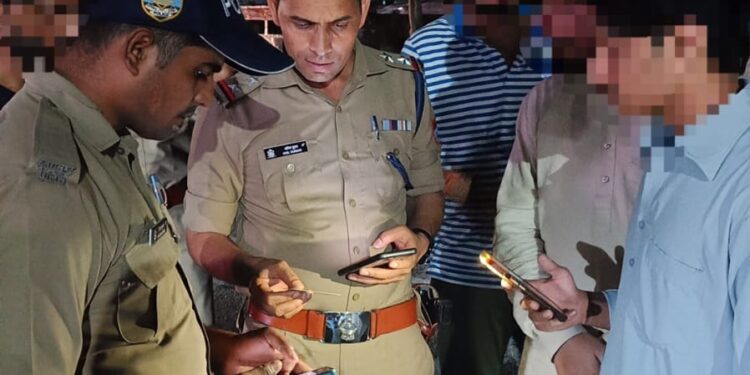 नैनीताल में SSP मीणा की सख्ती, “ऑपरेशन रोमियो” में 128 अराजक तत्व दबोचे, 15 चालक गिरफ्तार, शराब तस्करी का पर्दाफाश