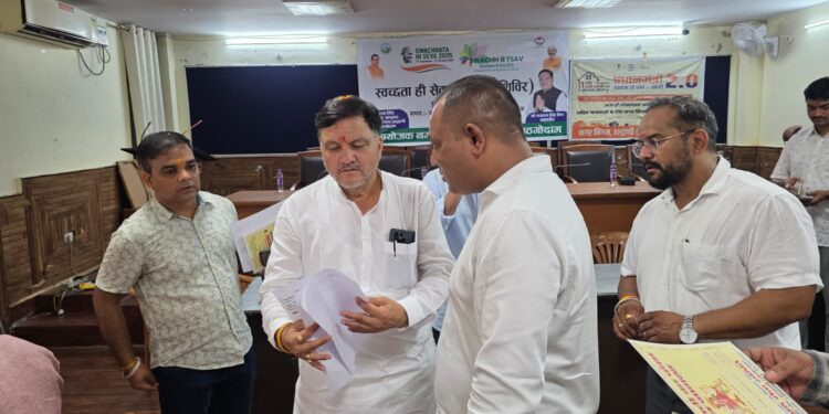 वार्ड 37 की जर्जर सड़कों का होगा नवनिर्माण, मेयर ने दिए तत्काल निर्देश