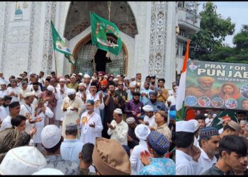 धूमधाम से निकला जुलूस-ए-मोहम्मदी, दुआओं में देश, उत्तराखंड और पंजाब की सलामती की अर्ज़