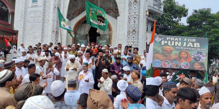 धूमधाम से निकला जुलूस-ए-मोहम्मदी, दुआओं में देश, उत्तराखंड और पंजाब की सलामती की अर्ज़