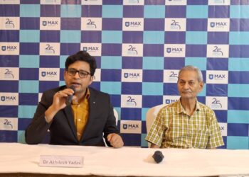 80 की उम्र में दर्द से मिली आज़ादी, हल्द्वानी के बुजुर्ग की सफल रोबोटिक डबल नी रिप्लेसमेंट सर्जरी