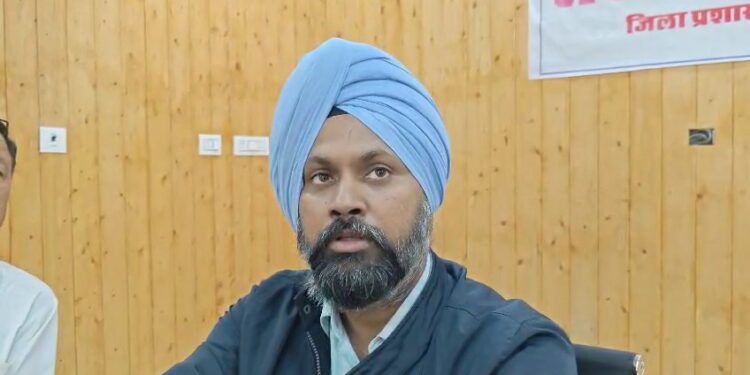 अलर्ट के बीच जिला प्रशासन ने खोला पोर्टल, आज से सीमित संख्या में जारी होंगे आदि कैलाश यात्रा परमिट