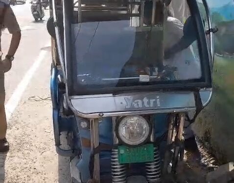 ई-रिक्शा चालक पर कड़ी कार्रवाई, वर्दीधारी टीम से अभद्रता और बिना लाइसेंस वाहन चलाने का मामला उजागर