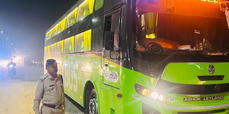 परिवहन विभाग की बड़ी कार्रवाई, 75 बसों के चालान, 21 बंद