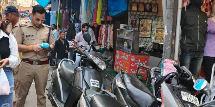 नियम तोड़ने पर ₹82,500 जुर्माना, 10 वाहन सीज, 3 चालक सलाखों के पीछे