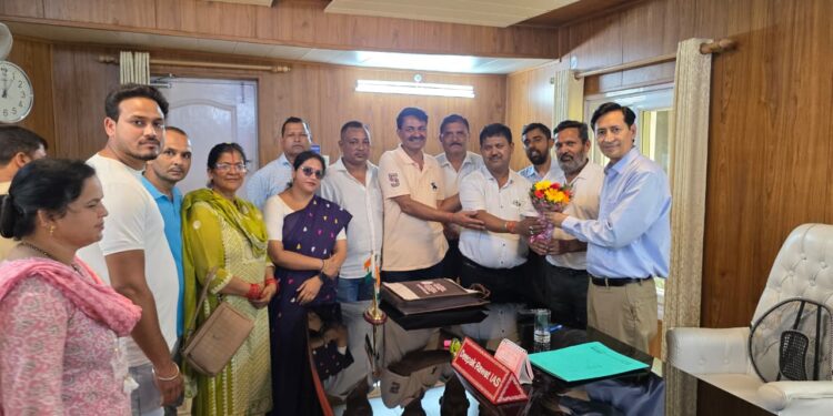 दमुवाढूंगा क्षेत्र की भूमि पर मालिकाना हक की प्रक्रिया तेज करने की मांग