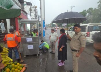 हल्द्वानी में सड़क और फुटपाथ से हटाया गया अतिक्रमण