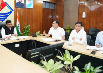 मुख्य सचिव ने दिए झुग्गी बस्तियों के पुनः सर्वे के निर्देश, नवंबर तक काठबंगला प्रोजेक्ट के आवास होंगे आवंटित