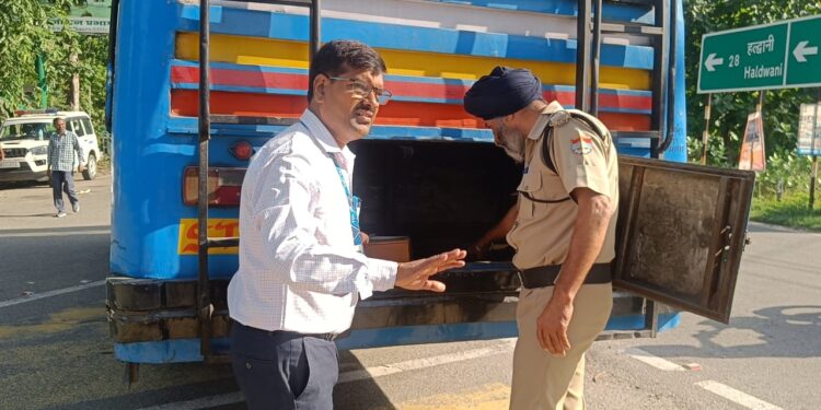 त्योहारों से पहले खाद्य विभाग की सख्त कार्रवाई, कालाढूंगी में 2 क्विंटल खोया और 200 लीटर दूध पकड़ा, नमूने भेजे