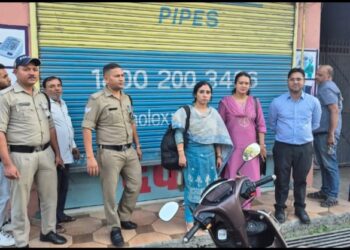 बिना चिकित्सकीय परामर्श के बच्चों की कफ सिरप बेचने पर तीन मेडिकल स्टोर सील, लाइसेंस निलंबन की संस्तुति