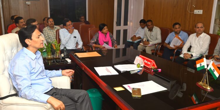 31 अक्टूबर तक कुमाऊँ की सभी सड़कें हों गड्ढामुक्त, आयुक्त दीपक रावत का सख्त निर्देश