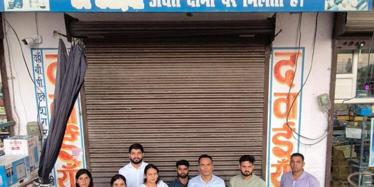 बच्चों की कफ सिरप पर औषधि नियंत्रण विभाग की बड़ी कार्रवाई, एक मेडिकल स्टोर सील, एक का लाइसेंस निलंबित, दो को नोटिस