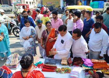 नगर निगम हल्द्वानी में स्वदेशी दीपावली मेले का शुभारंभ, महापौर ने किया देशी उत्पादों को अपनाने का आह्वान