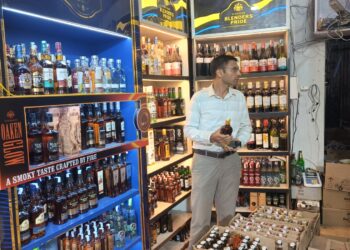 सर्किल बार में आग के बाद डीएम सख्त, 15 दिन के लिए बार का लाइसेंस निलंबित, लापरवाही पर गिरी गाज