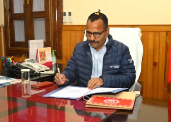 ललित मोहन रयाल ने संभाला नैनीताल के जिलाधिकारी का कार्यभार, जनता से सीधा संवाद और योजनाओं के प्रभावी क्रियान्वयन को बताया प्राथमिकता