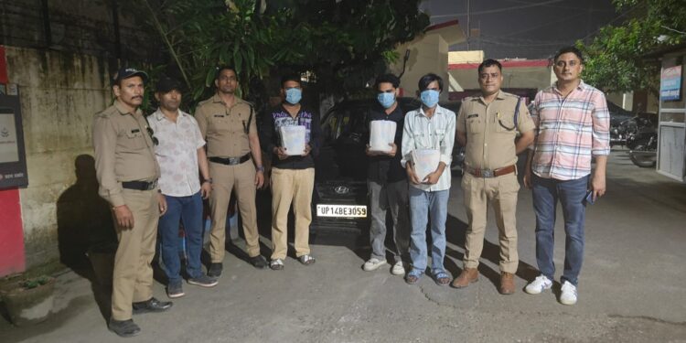 पुलिस और SOG ने पकड़े तीन नशा तस्कर, नशीले इंजेक्शन बरामद