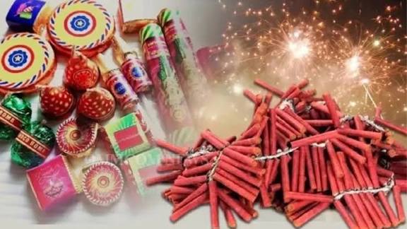 दीपावली पर बिना अनुमति पटाखा दुकानों पर सख्ती, DM ने दिए निरीक्षण और कार्रवाई के निर्देश
