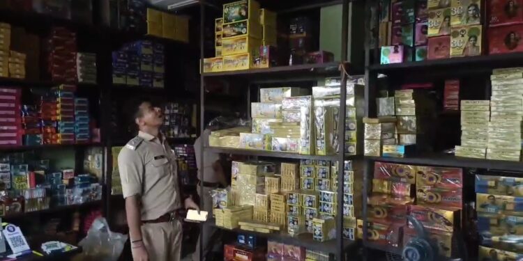 दीपावली से पहले दमकल विभाग अलर्ट, सुरक्षा इंतज़ामों की हुई सघन जांच