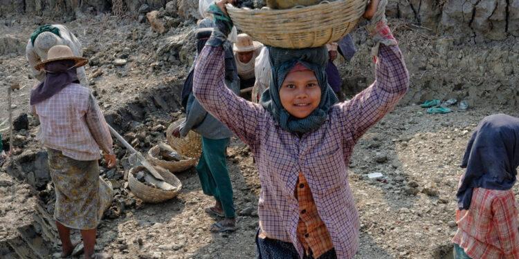 बालश्रम पर बड़ी कार्रवाई: 7 नाबालिग श्रमिक रेस्क्यू, 7 प्रतिष्ठानों पर एफआईआर दर्ज 