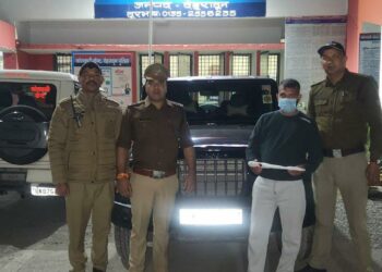 वायरल वीडियो में चापड़ लहराता युवक पकड़ा गया पुलिस की त्वरित कार्रवाई, आर्म्स एक्ट में मुकदमा दर्ज, वाहन सीज